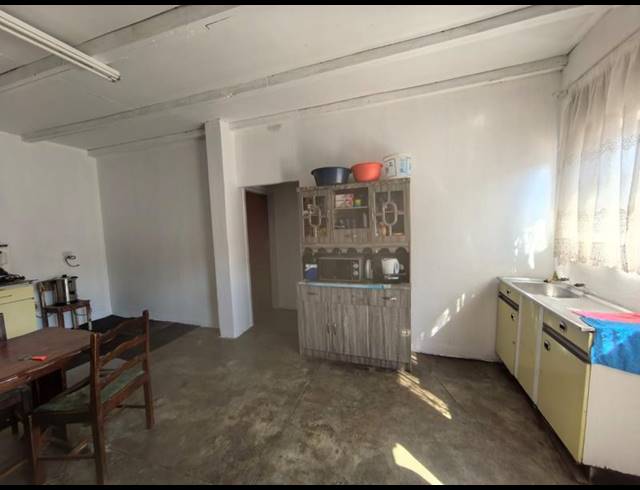 6 BEDROOM HOUSE FOR SALE IN ORLANDO WEST